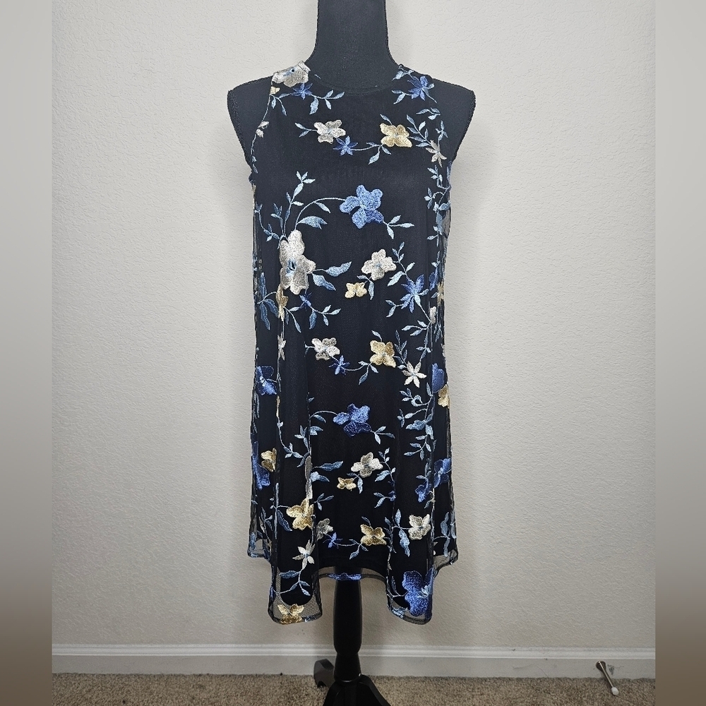 Roz & Ali Floral Embroidered Tie Back Keyhole Sleeveless Mini Sheath Dress